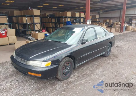 1996 Honda Accord Value from USA, damaged, VIN 1HGCD5695TA228600